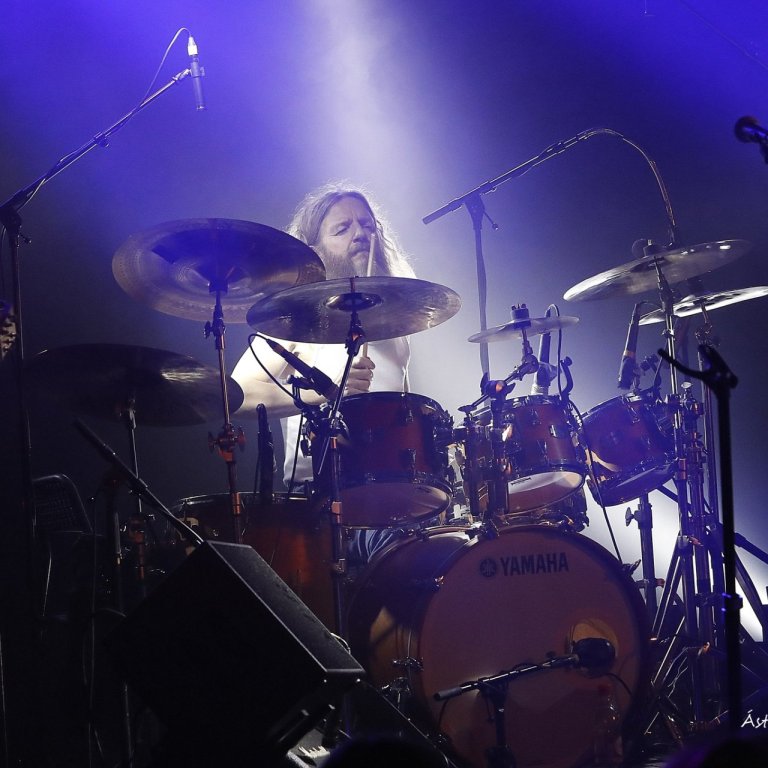 Kalli Tomm á trommunum. MYND AÐSEND