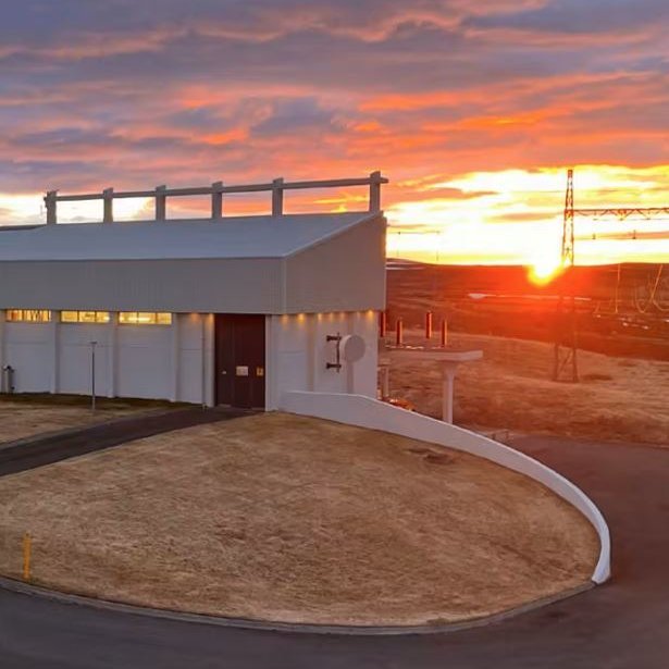 Blöndustöð á fallegu sumarkvöldi. Mynd tekin af heimasíðu Landsvirkjunar.