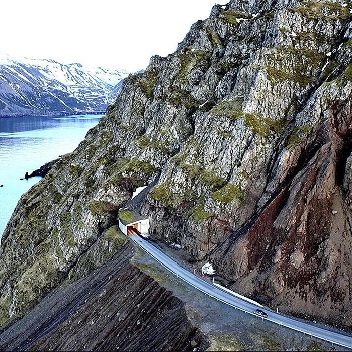 Mögnuð mynd Halldórs Gunnars sýnir að munni Strákaganga hangir nánast í lausu lofti. MYND: HALLDÓR GUNNAR HÁLFDANSSON