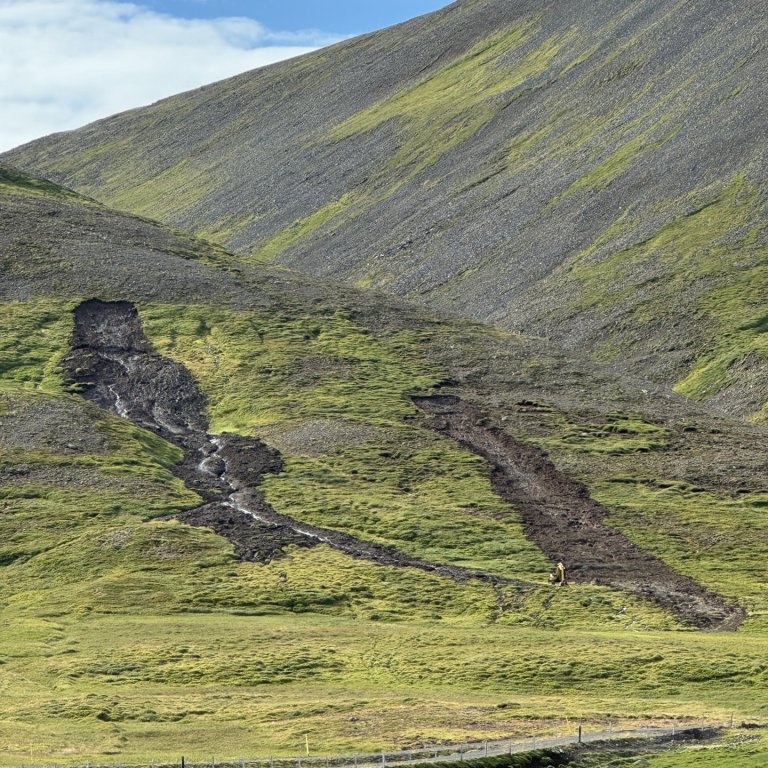 Aðsend mynd af skriðunum í Sléttuhlíðinni.