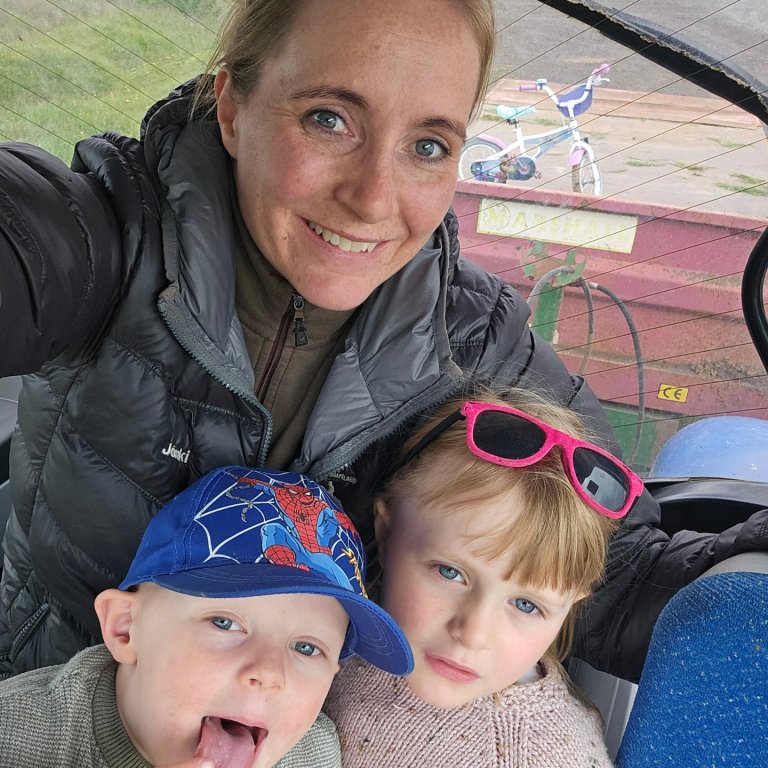 Ingveldur og yngri börnin tvö. MYND AÐSEND