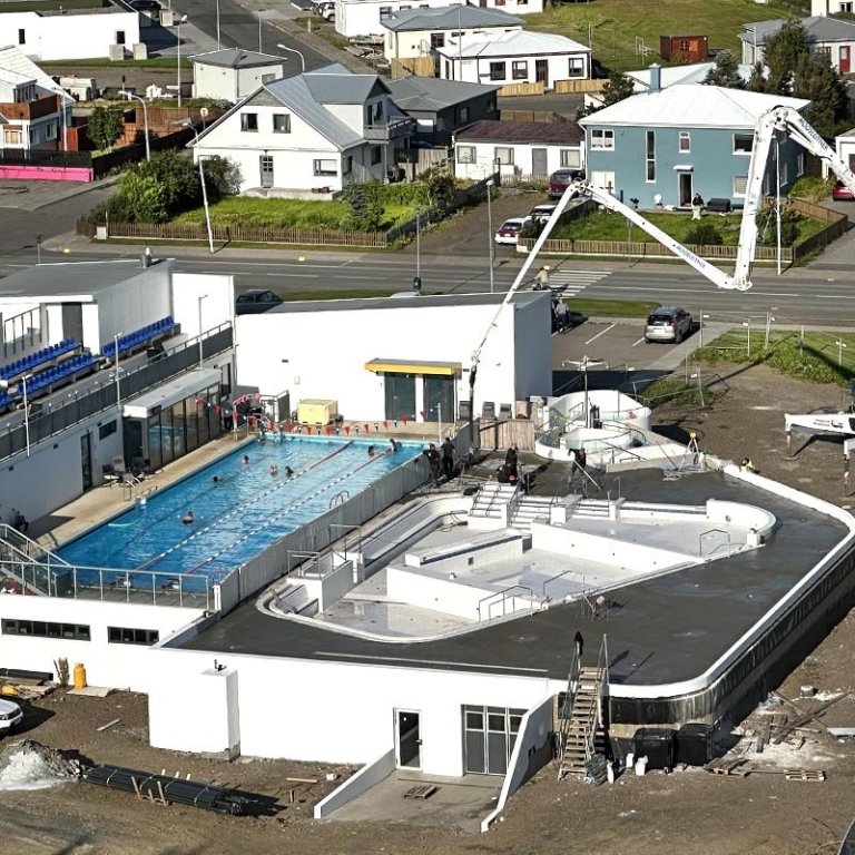 Það eru ekki alltaf jólin í sundlaugabransanum og heldur ekki sumar. MYND: ÓAB