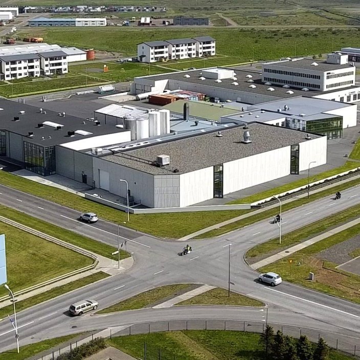 Séð yfir nýja miðbæinn á Sauðárkróki og hluta athafnasvæðis KS. MYND: JAP / HINIR SÖMU