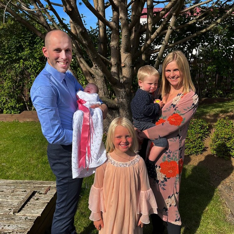 Kristófer Már og Ólöf Lovísa með börnin. MYND AÐSEND