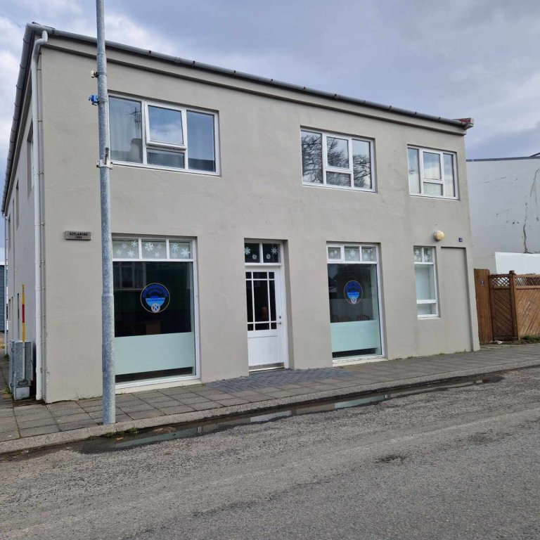 Aðalgata 14, nýja húsnæði Kiwanisklúbbsins Drangey. Mynd: SG