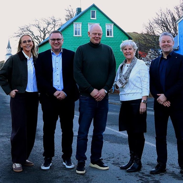 Úthlutunarnefndin á Aðalgötunni á Króknum en meðal þess sem ákveðið var að leggja til styrk var hugmyndiasamkeppni um uppbyggingu í gamla bænum á Króknum. Á myndinni eru frá vinstri; Álfhildur, Friðbjörn, Einar, Herdís og Sigfús. MYNDIR: ÓAB
