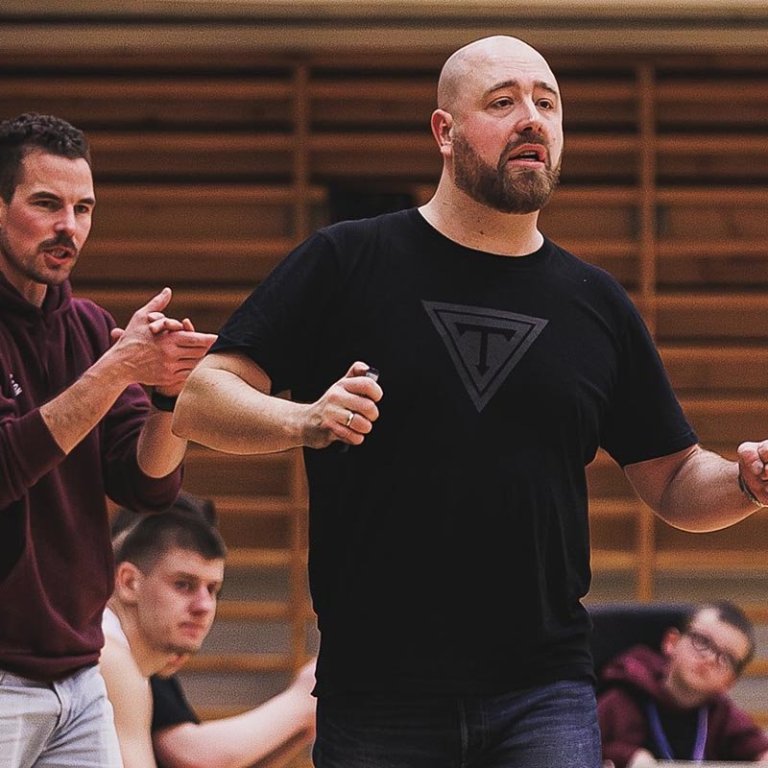 Arnari þjálfara fannst lið sitt sína karakter og dug í gærkvöldi. Þessi mynd er frá því fyrr í vetur. MYND: DAVÍÐ MÁR