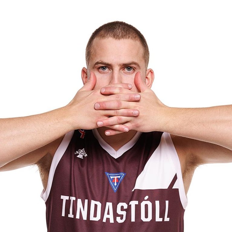 Pétur fyrirliði með sænska takta. MYND: DAVÍÐ MÁR