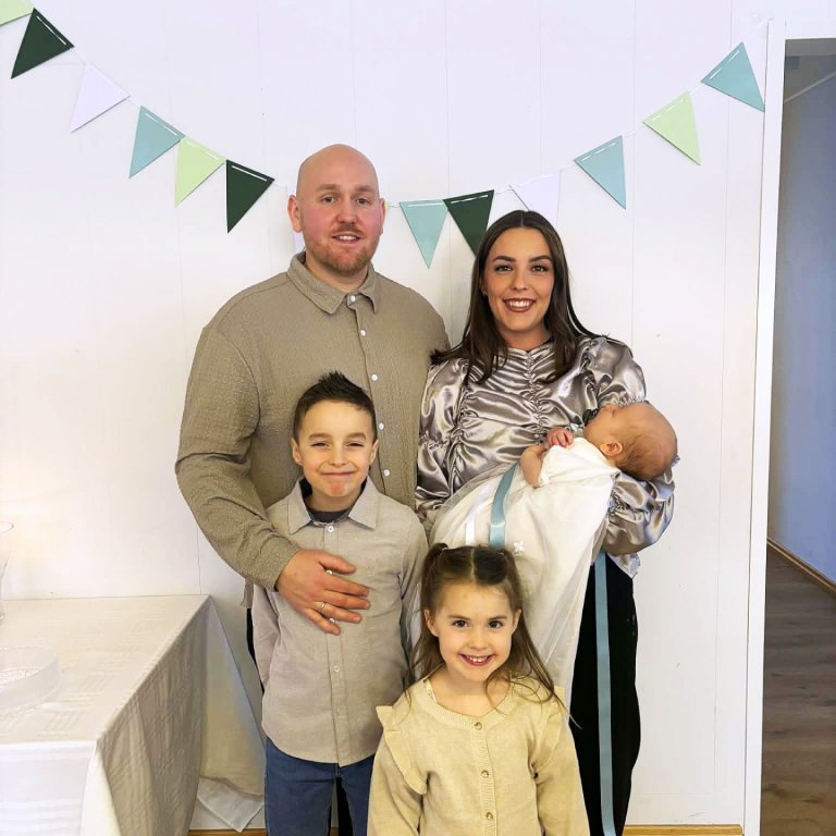 Birgir Knútur og Hugrún Líf með börnin. AÐSEND MYND