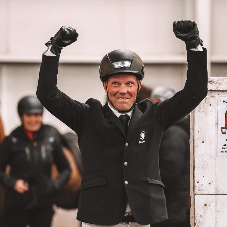 Þórarinn Eymundsson vígreifur að lokinni keppni en hann bar sigur úr býtum í einstaklingskeppni Meistaradeildar KS auk þess sem hann fór fyrir liði Hrímnis/Hestakletts sem sigraði í liðakeppninni. MYNDIR: FREYDÍS BERGS