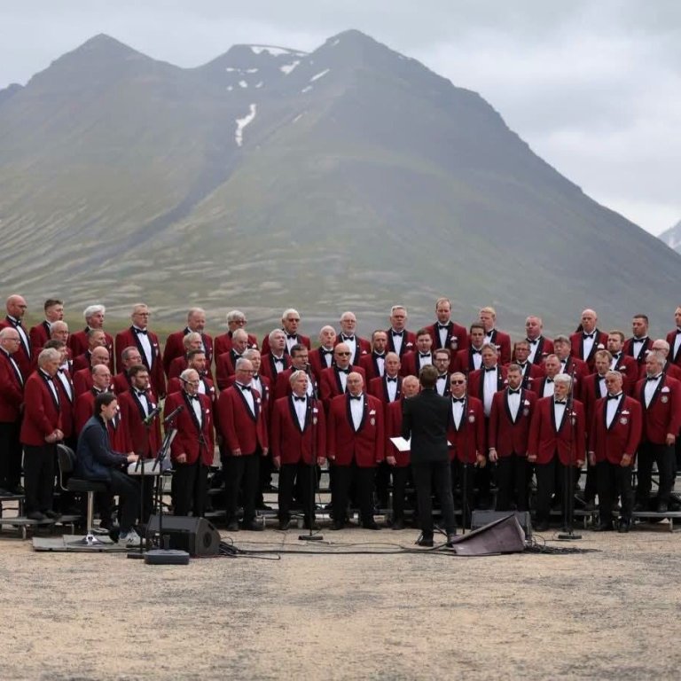 Karlakórinn Heimir söng við setningu landsmóts á Hólum. Mynd: Freydís Bergs.