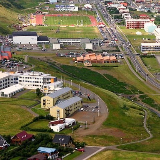 Séð yfir Sauðárkrók, Heilbrigðistofnunin neðst til vinstri. Mynd: Pétur Ingi