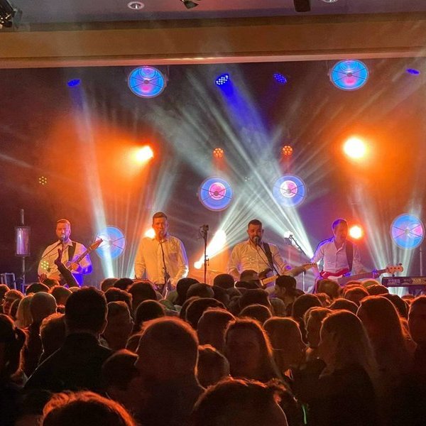 Dansleikur með stuðlabandinu