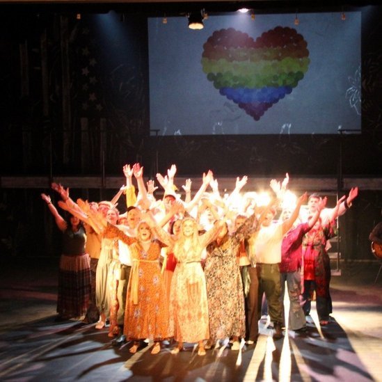 Úr sýningu Leikflokks Húnaþings vestra á Hárinu. Mynd:Berglind Þorsteinsdóttir.