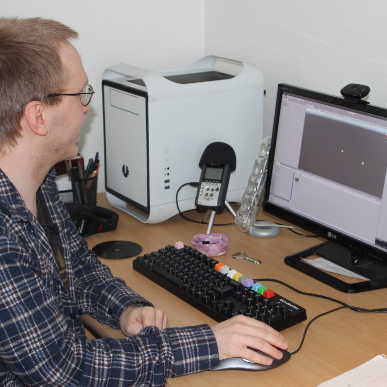 Jóhannes á Kollafossi við tölvuna. Mynd: KSE