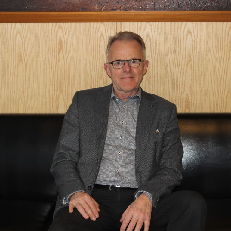 Jóhannes Torfason, framkvæmdastjóri Ámundakinnar, á skrifstofu félagsins sem áður var skrifstofa kaupfélagsstjóra KAH. Mynd: KSE