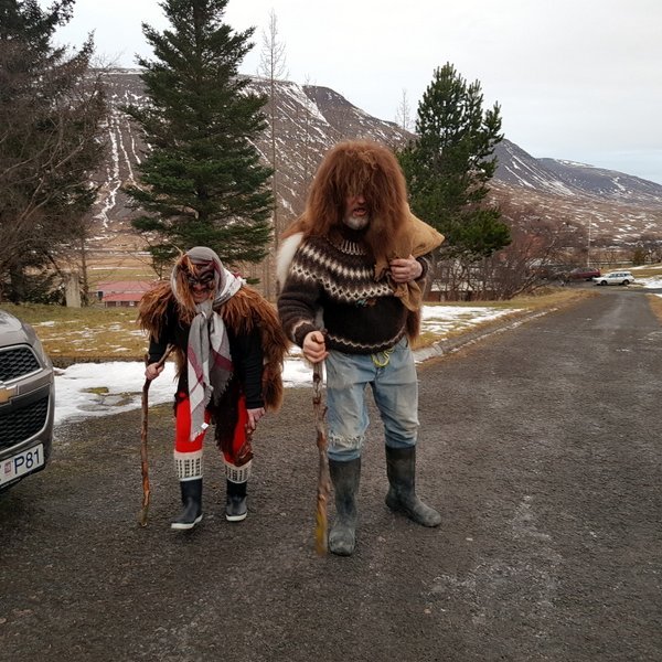 Grýla og Leppalúði á leið í Hólaskóg. Mynd: PF.