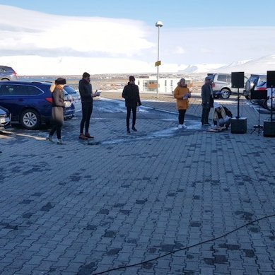 Sungið fyrir heimilisfólk HSN - Myndband