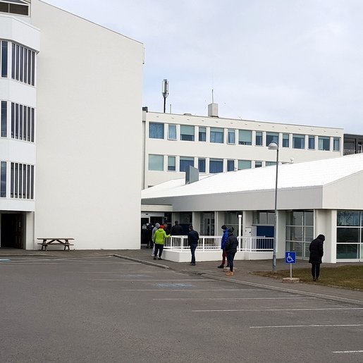 Mikið hefur verið að gera á heilsugæslunni á Sauðárkróki um helgina þar sem fjöldi manns hefur farið í sýnatöku vegna hópsmits sem blossaði upp fyrir helgi Myndir: PF.