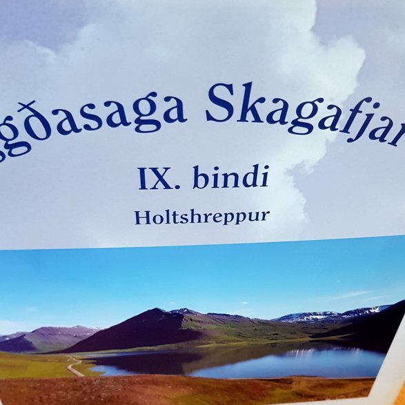 Samkvæmt nýrri verðskrá Póstsins má Sögufélag Skagfirðinga búast við því að sendingarkostnaður nýju Byggðasögubókarinnar hækki um allt að 600 krónur, úr 1105 kr. upp í 1690 kr. sé hún send á svæði 4 og vegi a.m.k. 2 kg. Mynd: PF