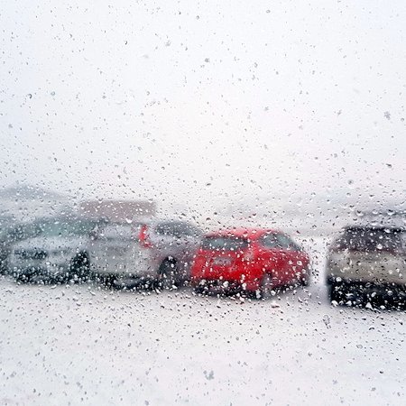 Horft út um glugga ritstjórnar Feykis að morgni 5. apríl. Mynd: PF.