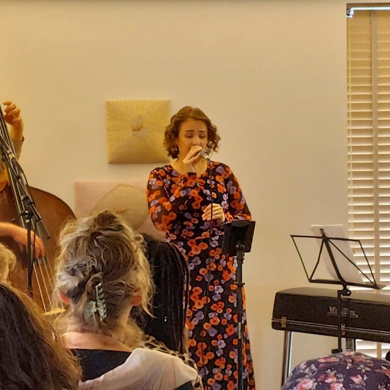 2.	Haraldur (Halli Jazz), Rebekka Blöndal, söngkona og Daði Birgisson spilar á píanó. Mynd aðsend