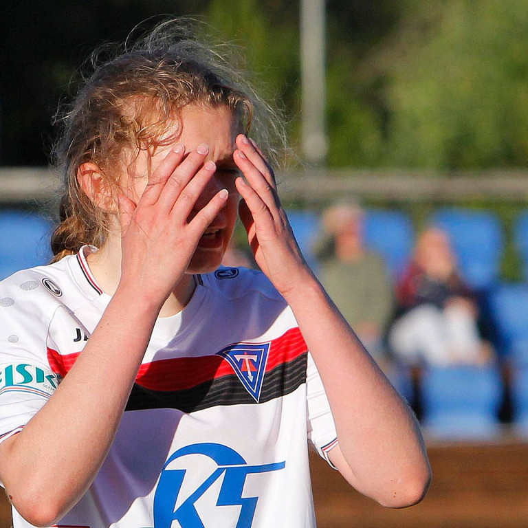 Vigdís Edda fórnar höndum undir lok leiks í gær. Hún gerði glæsilegt mark í leiknum en það dugði ekki til. MYND: ÓAB