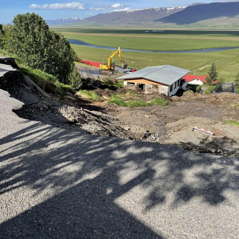 Svæðið þar sem skriðan fór af stað í Varmahlíð. Mynd: Gréta María Halldórsdóttir.