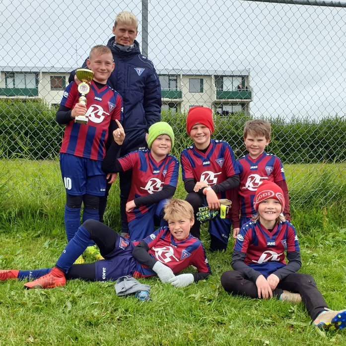 Ekki skemmir fyrir að koma heim með eins og einn bikar að móti loknu. Annað lið Tindastóls. AÐSENDAR MYNDIR.