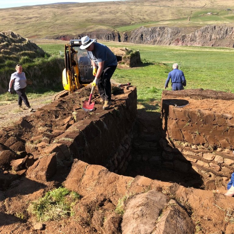 Frá námskeiðinu á Tyrfingsstöðum. Mynd: Fornverkaskólinn.