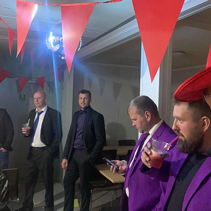 Kátir gangnamenn við vígslu nýja skálans. MYNDIR: JÓN GÍSLASON