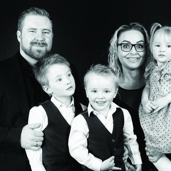 Arnar Skúli, Kristrún Ósk og börnin þeirra þrjú. Mynd aðsend.