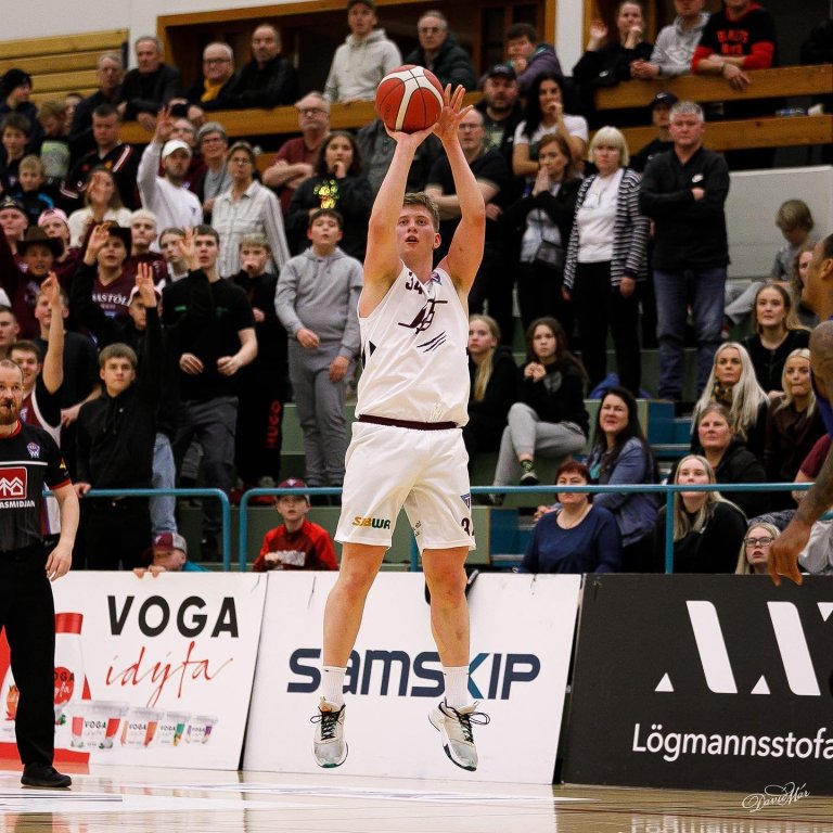 Ragnar Ágústsson tekur skot. Stuðningsmenn Stólanna hafa trú á því. MYND: DAVÍÐ MÁR