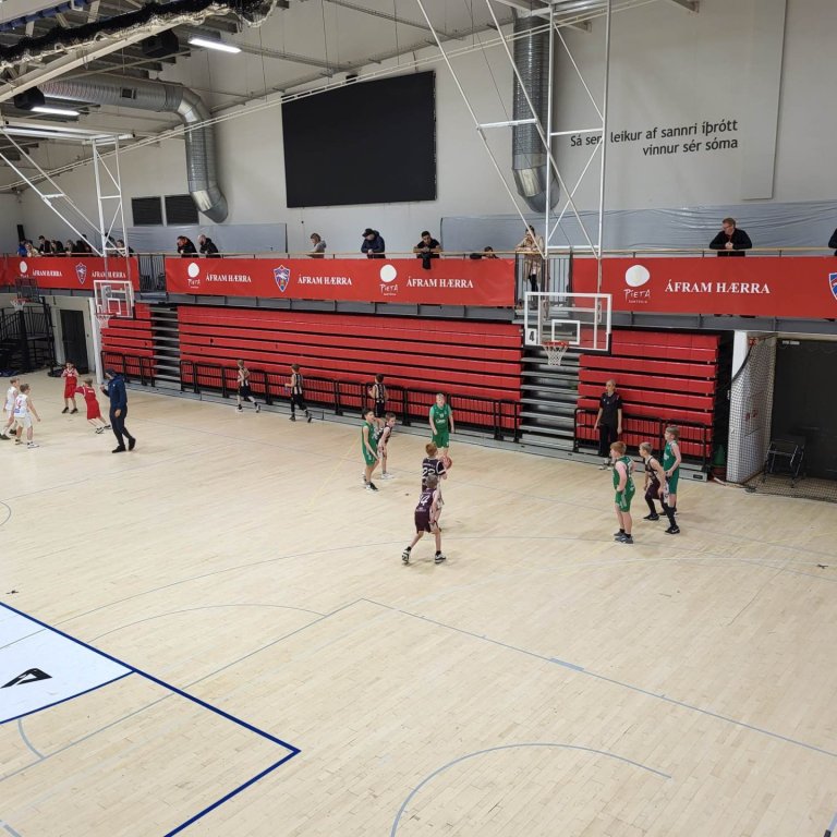 Patrekur Elí að kenna landsliðinu hvernig eigi að taka vítaskot. Hitti beint í kröfuna. Ljósm. Magnús Barðdal