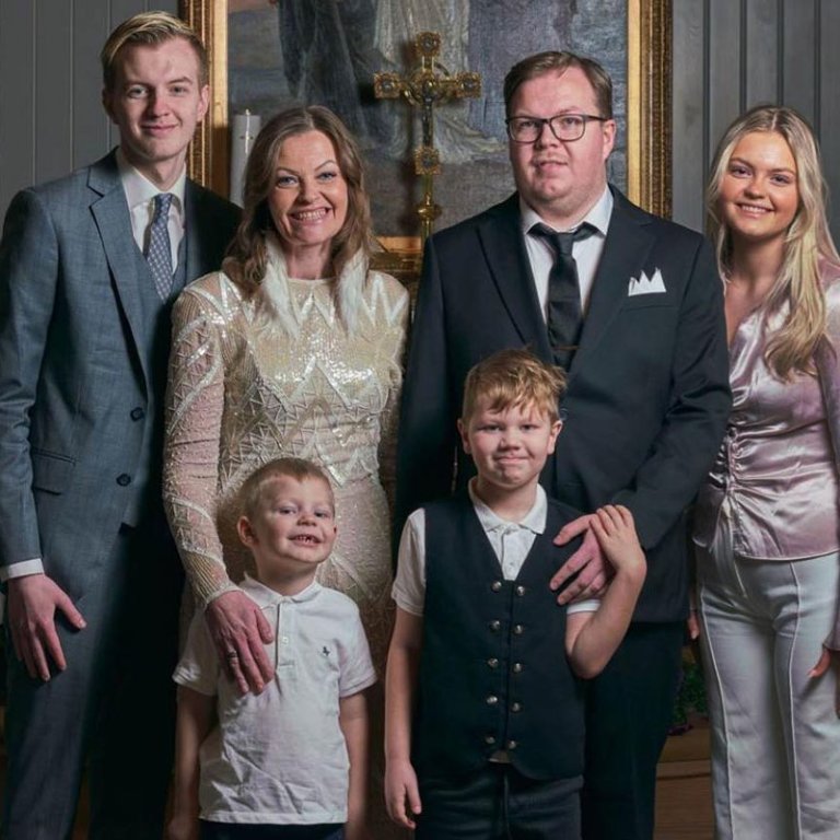 Sigurlaug Vordís ásamt Fúsa Ben og börnum. Hér að neðan er að finna fleiri myndir frá sumu af því sem Sigurlaug Vordís brallaði á árinu, MYNDIR AÐSENDAR