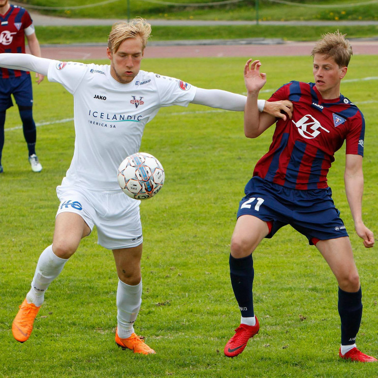 Arnar Ólafs á fullri ferð í leiknum gegn Vestra um helgina. Arnar gerði eina mark Stólanna í gær en það dugði ekki til. MYND: ÓAB