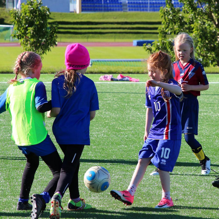 Fótbolti og aftur fótbolti. MYNDIR: JÓI SIGMARS