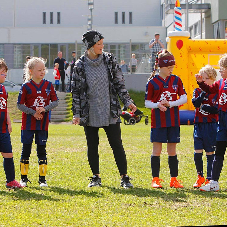 Tindastólsstúlkur gera sig klárar fyrir upphitun.  MYND: ÓAB