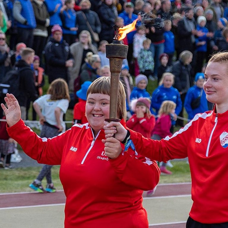 Hlaupið með kyndilinn góða en þetta eru þær Bríet Bergdís Stefánsdóttir  og Unnur María Gunnarsdóttir, MYND AF VEF UMFÍ
