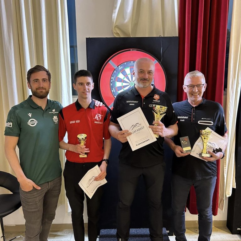 f.v. Matthías Örn, Arnar Geir, Lukasz Knapik og Karl Helgi. Mynd: Pílufélag Hvammstanga.