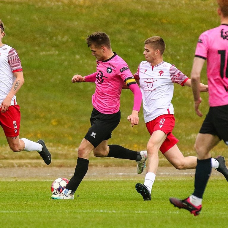 Fyrirliðinn með boltann. MYNDIR: JÓI SIGMARS