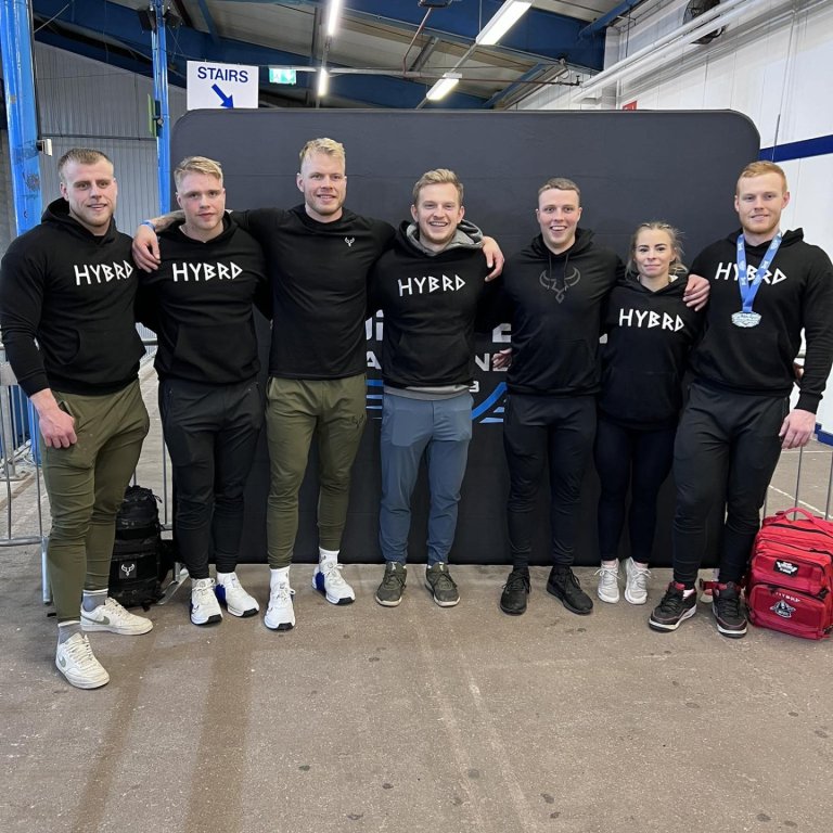 Hér má sjá alla keppendurna ásamt 