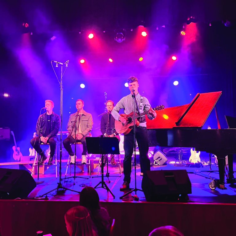 Eitt af tónlistaratriðum kvöldsins. MYNDIR: GUÐRÚN HELGA MAGNÚSDÓTTIR