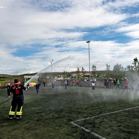 Mikill hamagangur var á sparkvellinum er Sveitastjórnin mætti Brunavörnum A-Hún. Myndir:FB/Húnavaka, FB/Íþróttamistöðin Blönduósi og FB/Róbert Daníel Jónsson.