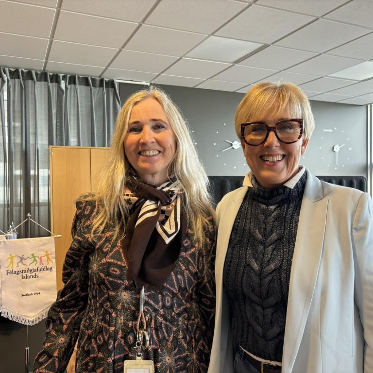 Steinunn Bergmann félagsráðgjafi og formaður Félagsráðgjafafélags Íslands ásamt Maríu Björk.