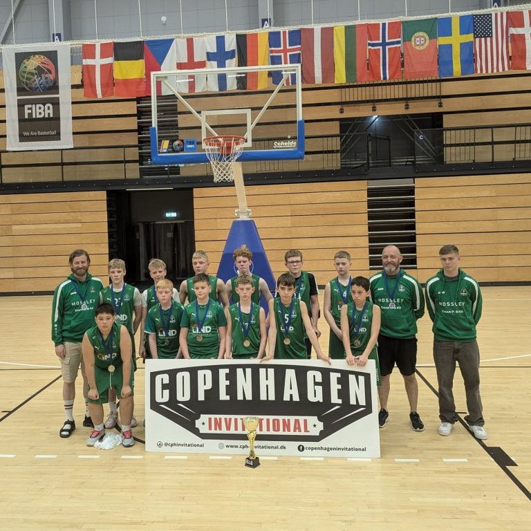 Lið Breiðabliks við verðlaunaafhendingu mótsins. Myndir teknar af Rúnari Sveinssyni.