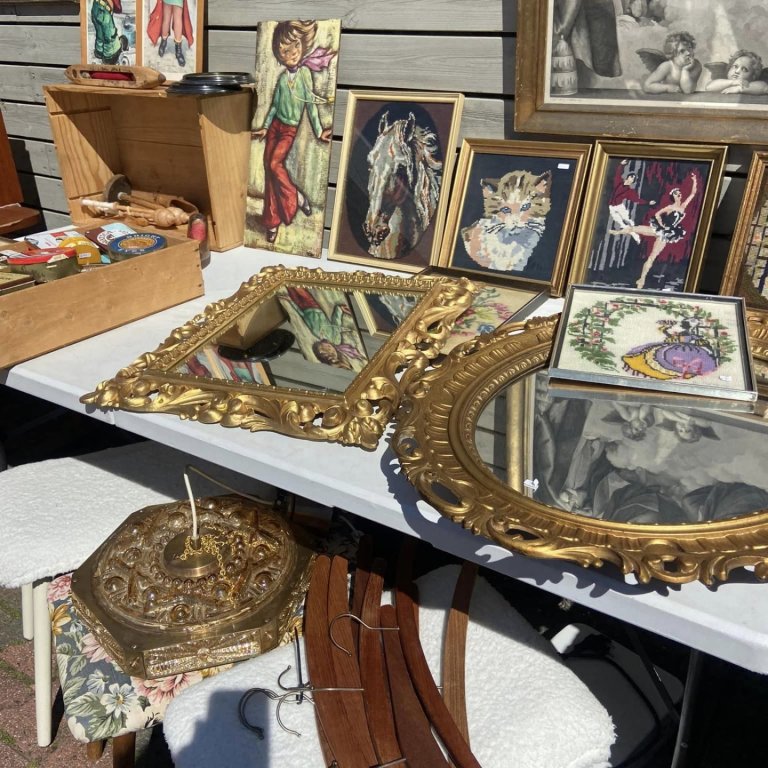 Myndin er frá markaði á Akranesi sem Kristbjörg Traustadóttir á og rekur. Er einnig ein af mínum uppáhalds og mæli með að kíkja til hennar. Opið frá 13-17 laugardaga og sunnudaga og er staðsett við Heiðarbraut 5.