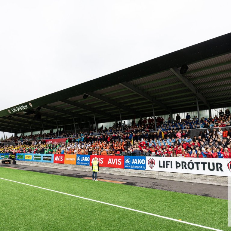 Stúkan í gærkvöldi á setningu Rey Cup. Mynd tekin af Facebook-síðu Rey-Cup.