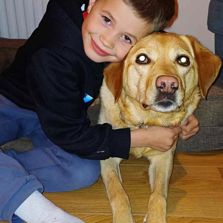 Ómar Þorri Gunnarsson og hundurinn Jaki. Aðsend mynd