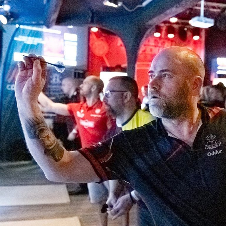 Jón Oddur stillir miðið. NYND AF FB-SÍÐU PKS